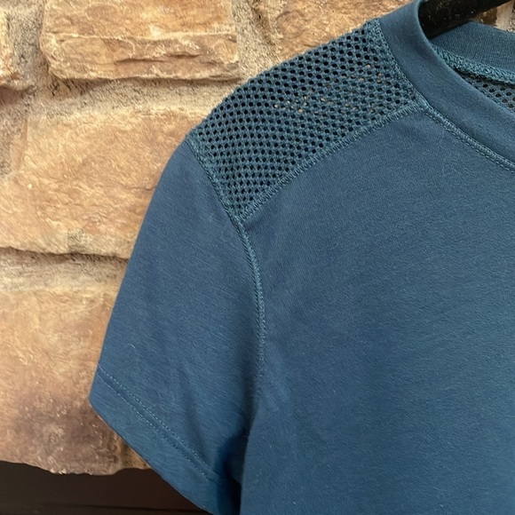 Teal “Go-Dry” workout top with mesh back. Size XS - Picture 3 of 6